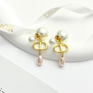 Elegant Gold and Pearl Drop Earrings